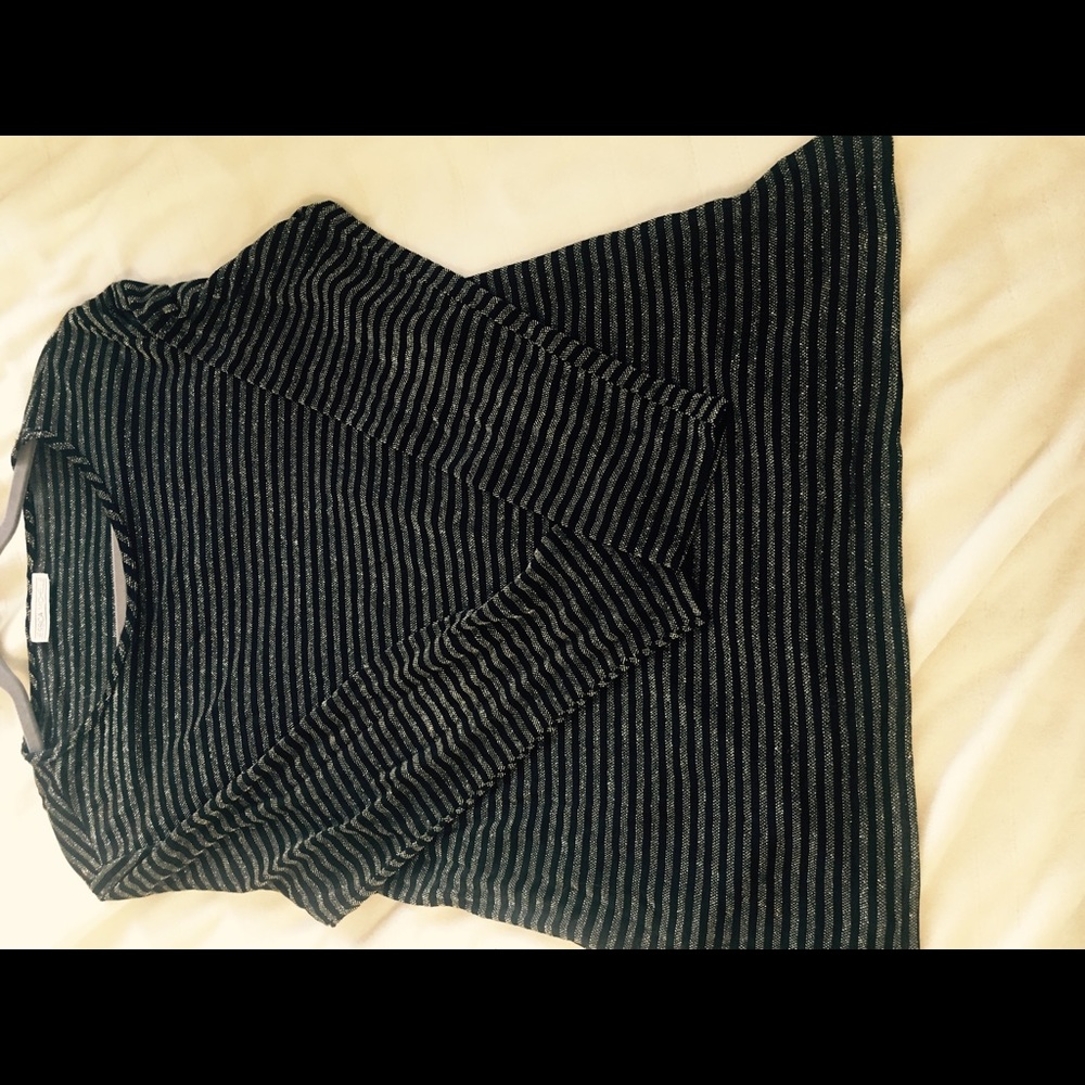 Women's black/gold rayon top